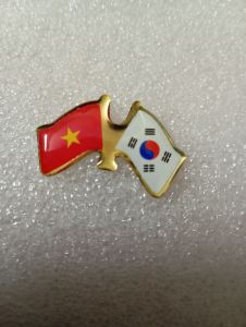 Huy hiệu cài áo lá cờ Việt Nam - Hàn Quốc pin cài áo quà tặng Vietnam - Korean
