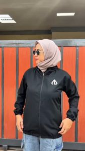 Jaket olahraga outdoor dan motor windbreaker water repellent