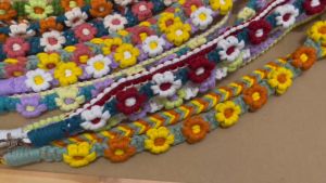 Dây treo móc khóa móc treo điện thoại thẻ túi sách Handmade macrame hoa cúc xiu xinh