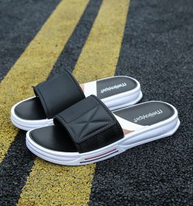 Casual Breathable Home Slippers Mens Slip-On Summer Sandals Korean Style Flat Slippers Wear-Resistant Thick Bottom PVC