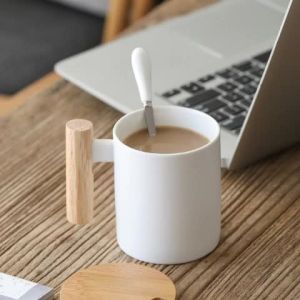1pcs 310ml Ceramic Wooden Handle Coffee Cup with Lid and Spoon Coffee Milk Cup Couples Mug Office Kitchen Water Cup Gift Cup