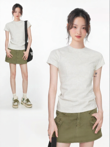 Áo Thun Nữ Tay Ngắn Cổ Tròn Form Slim Fit Màu Trắng