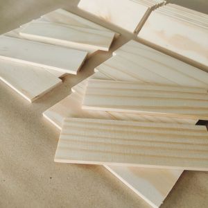 ไม้สน🇧🇷นำเข้าหนา0.5เซน กว้าง6เซน ยาว 10-50เซน (จำนวน10ท่อน)