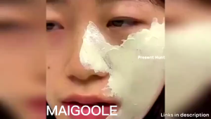 Stik Masker Hijau dan Merah Muda untuk Menghilangkan Komedo dan Jerawat di Wajah