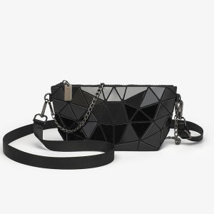 กระเป๋าสะพายข้างทรงสี่เหลี่ยมรูปตัว D ประดับโซ่แฟชั่นสำหรับผู้หญิง กระเป๋าแฟชั่นฤดูร้อนใหม่ กระเป๋าสะพายข้างสะท้อนแสงกลางคืน ZA Star Geometric Laser Cutout