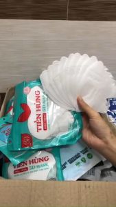 COMBO [100 CÁI] KHẨU TRANG 5D TIẾN HÙNG - Phần thân được làm từ Polyester và vải lọccó cấu trúc đa lớp chống viruss