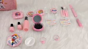 Kids Makeup Toys Girls Real Makeup Kit Washable Non-toxic Makeup Toy Set Retro Beauty Makeup Unicorn Toys
