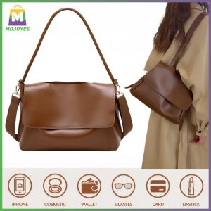 MOJOYCE กระเป๋าสะพายข้างผู้ชายสายปรับได้ น้ำหนักเบา ทนทาน เหมาะสำหรับใช้ในชีวิตประจำวันและเดินทางในดีไซน์เรียบง่าย