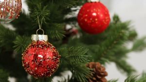 ชุดตกแต่งคริสมาสต์ลูกใหญ่ 25 ลูก งานพรีเมี่ยม christmas ball พร้อมกล่องทรงกระบอก ใช้แขวนเชือกตกแต่งห้องก็ได้