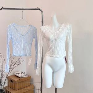 เสื้อยืดคอกว้างแขนยาวผู้หญิง Pure Desire Lace V-neck T-shirt Ruckmode Sweet Style Summer Season 2024 แขนยาว ปกติ