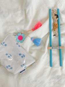 Gogo Glow Large Capacity Portable Travel Waterproof Makeup Bag Spring Summer Bathing Swimming Storage Bag Cartoon Style Zipper Closure