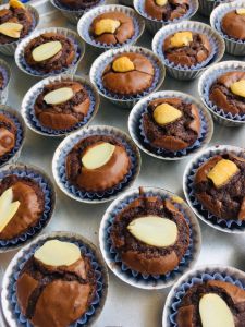 บราวนี่จิ๋ว 2 บาท มีราคาส่ง 13 ชุด 5 ชิ้น 10 บาท แพ็คเยก 4 ชิ้น หน้าจุกๆ ราคาสามารถตรวจสอบที่ได้ตามลิงก์ล่าสุด พิจารณากับความต้องการของคุณ