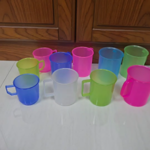 (ขายส่ง) ขายยกโหล แก้วน้ำพลาสติก แก้วนักเรียน ถ้วยน้ำมีหู คละสี สีขาว แก้วนักเรียนมีหู 7 ซม  8 ซม. 9 ซม