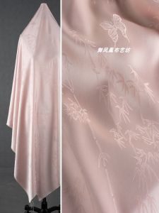 ผ้าอะซิเตทปักลายผีเสื้อไผ่สีชมพูอ่อน ผ้าไหมซิลิโคนมันวาวสำหรับชุดกี่เพ้าสไตล์จีน ผ้าฝ้ายปักลายดอกไม้ ผ้าฝ้ายปักลายดอกไม้