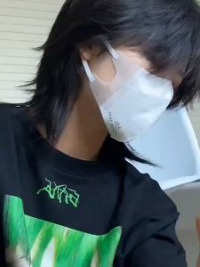 Wig Ekor Serigala untuk Pria dan Wanita dengan Rambut Lurus Pendek dan Tutup Kepala Penuh Secara Alami Tampan