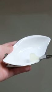 Vaseline Petroleum Jelly Lipbam Therapy Pelembab Bibir Kering Dan Untuk Mencerahkan Bibir Hitam