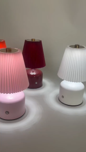 D042 Đèn Bàn Vải Xếp Ly LED Decor - Thay Đổi 3 Màu Điều Chỉnh Độ Sáng Vô Cấp.Đèn Ngủ Để Bàn Phong Cách Vintage - Đèn Trang Trí Chụp Vải LED Sang Trọng Cao Cấp