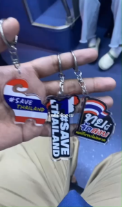 พวงกุญแจอะคริลิคไทยนี้รักสงบ #SAVETHAILAND ลายไทยรักชาติ 3 แบบ เลือกลายได้ พร้อมส่ง