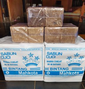 Sabun Ajaib kualitas super merk Bintang Mahkota 1pack isi 8. Sangat ampuh untuk menghilangkan noda membandel seperti tinta darah bagian kerah yg kotor dll