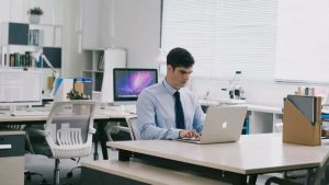 (HÀNG ĐỘC QUYỀN) Giá Đỡ Máy Tính MacBook IPad Hỗ Trợ Tản Nhiệt Có Thể Gấp Gọn - Bàn Máy Tính Thiết Kế Hợp Kim Nhôm Khả Năng Tương Thích Rộng Kiểu Dáng Đẹp Và Sang Trọng.