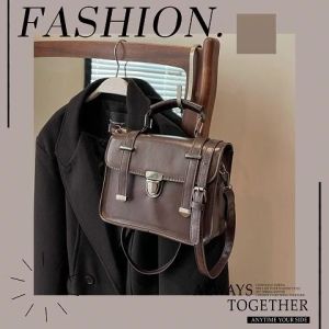 Lhshoess NEW กระเป๋าผู้หญิงแฟชั่น ดีไซน์สายคาดทรงสวยทำออกมาคล้ายกระเป๋านักเรียน มีที่จับด้านบนกระเป๋าด้วยนะ วัสดุเป็นเป็นหนังเทียมดูดีใช้ได้เลย มี 3 สีให้เลือก