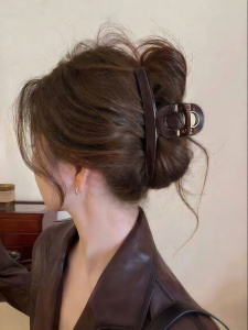 Lnieer | Elegant Chocolate Brown Hair Clip For Increased Hair Volume