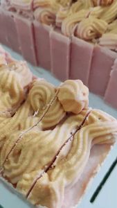 Strawberry Soap 100g.🍓 Coconut Oil Palm Oil Soap. SLS/SLES Free.