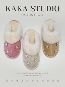 รองเท้าแตะผู้หญิงฤดูหนาวแบบบุขนแกะแฟชั่นประดับเพชร เหมาะกับการใช้ในบ้านและกลางแจ้ง รองเท้าแตะผ้าฝ้ายแบบสวมหัว รองเท้าแตะคู่