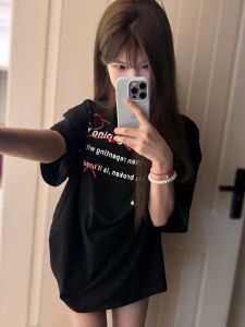 เสื้อยืดแขนสั้นผู้หญิงคอตตอนคอกลมทรงหลวมพิมพ์ลายตัวอักษรสไตล์อเมริกันสตรีทแฟชั่นฤดูร้อน เสื้อยืดแขนสั้นทรงหลวม