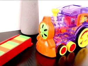 เล่นเด็ก รถไฟโดมิโน สวยงาม เป็นแถวๆๆ มีเสียงรถไฟ