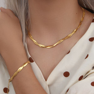 (2 sets)18K Saudi Gold Pawnable European and American simple geometric cross chain clavicle chain love single layer niche design necklace buy 1 take 1