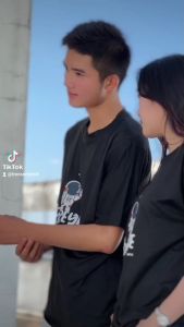 เสื้อยืดโอเวอร์ไซส์ เสื้อยืดคอกลมสีพื้นขาว-ดำ ลายนักบินอวกาศ เสื้อยืดโอเวอร์ไซส์แขนสั้น เสื้อยืดวัยรุ่นแฟชั่น เสื้อใส่คู่ชายหญิง