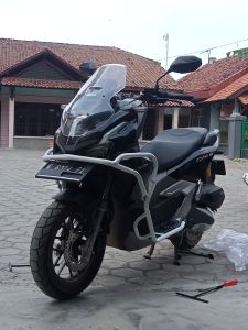 crasbar tubular ADV 160