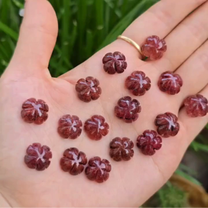 Q2046 Charm cỏ 4 lá Thạch Anh Tóc Đỏ sẵn lỗ 2li 3 mẫu lựa chọn hợp Hỏa & Thổ - Phong Thủy TUDO