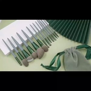 Reviln  ชุดแปรงแต่งหน้า ขนนุ่ม แปรงอายแชโดว์ แปรงรองพื้น ชุดมี 13 แปรง makeup brush