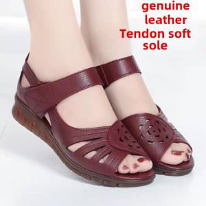 Leather Sandals for Middle-Aged And Elderly Women Flat Bottom Anti-Slip Mom Shoes with Heel Grandmother Womens Shoes Soft Sole