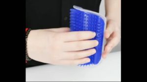 Dụng cụ gãi ngứa lưng kiêm lược chải lông rụng gắn góc tường cho Mèo - Love Pets Shop