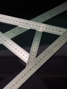 LVYIMAO 15cm 20cm 30cm 50cm สแตนเลสไม้บรรทัด เครื่องชั่ง ไม้บรรทัดเหล็ก ไม้บรรทัดที่จำเป็นสำหรับการสอบ วัดเครื่องเขียนนักเรียนและเครื่องเขียน