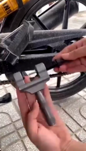 Cảo Tháo Mắt Sên Xe Gắn Máy Màu (Đen)