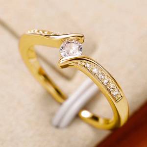 Huitan Simple Versatile Style Women Minialist Ring Inlaid Shiny Round CZ Elegant Wedding Engagement Accessories Jewelry for Lady