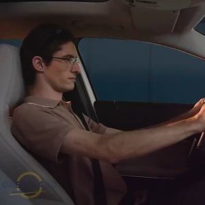 แว่นกันแดดครอบแว่นสายตา เหมาะสำหรับคนสายตาสั้นและอยากใส่แว่นกันแดด