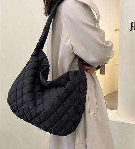 QFDI กระเป๋าสะพายของผู้หญิงแฟชั่นย้อนยุคเพชรเย็บปักถักร้อยด้ายกระเป๋าสะพายความจุขนาดใหญ่ถุงเบาะ กระเป๋าสะพายผญ กระเป๋า กระเป๋าสะพาย