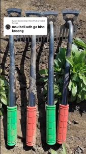 Weeding Garu Sekop Berkebun Empat Garpu Cangkul Mini Alat Pencabut Rumput Liar Di Halaman Rumah