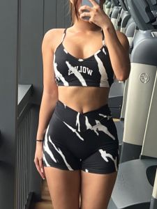 Treasure Girl Wolf Head Zebra Pattern Fitness Sports Bra V-Shape Butt Lifting Three-Quarter Length Shorts Set Yoga Vest