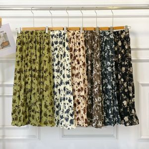 กระโปรงทรงเอเอวสูงพิมพ์ลายดอกไม้สไตล์ย้อนยุคสำหรับผู้หญิงฤดูใบไม้ร่วงปี 2024 กระโปรงยาวปานกลางทรงเอแบบพับ กระโปรงทำงานสไตล์เกาหลี