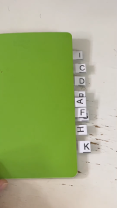 ป้ายอินเด็กซ์ ดัชนี อักษร Bennon จัดระเบียบข้อมูล หัวข้อ หนังสือ ระบุตำแหน่งข้อมูล แนวคิด เรียงตามลำดับอักษร YC