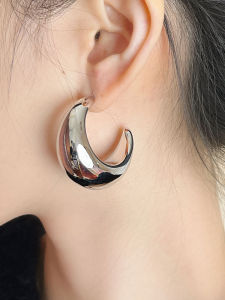 Exaggerated C-Shaped Hoop Earrings Minimalist Design Simple Elegance Fall Winter Fashion Jewelry Womens Alloy Geometric Ear Studs