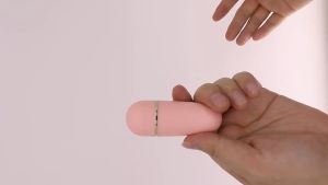 Volcanic Stone Face Oil Control Absorbing Roller T-zone Oil Removing Tool 火山石吸油滚珠 Penyerap Minyak -MU24