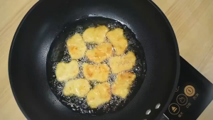 2000W Induction Cooker - Black - 2200W Power - Multifunction Touch Control - Cookware Compatible - Modern Kitchen Appliance