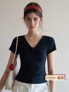 Áo Thun Tay Ngắn V-Neck Ôm Sát